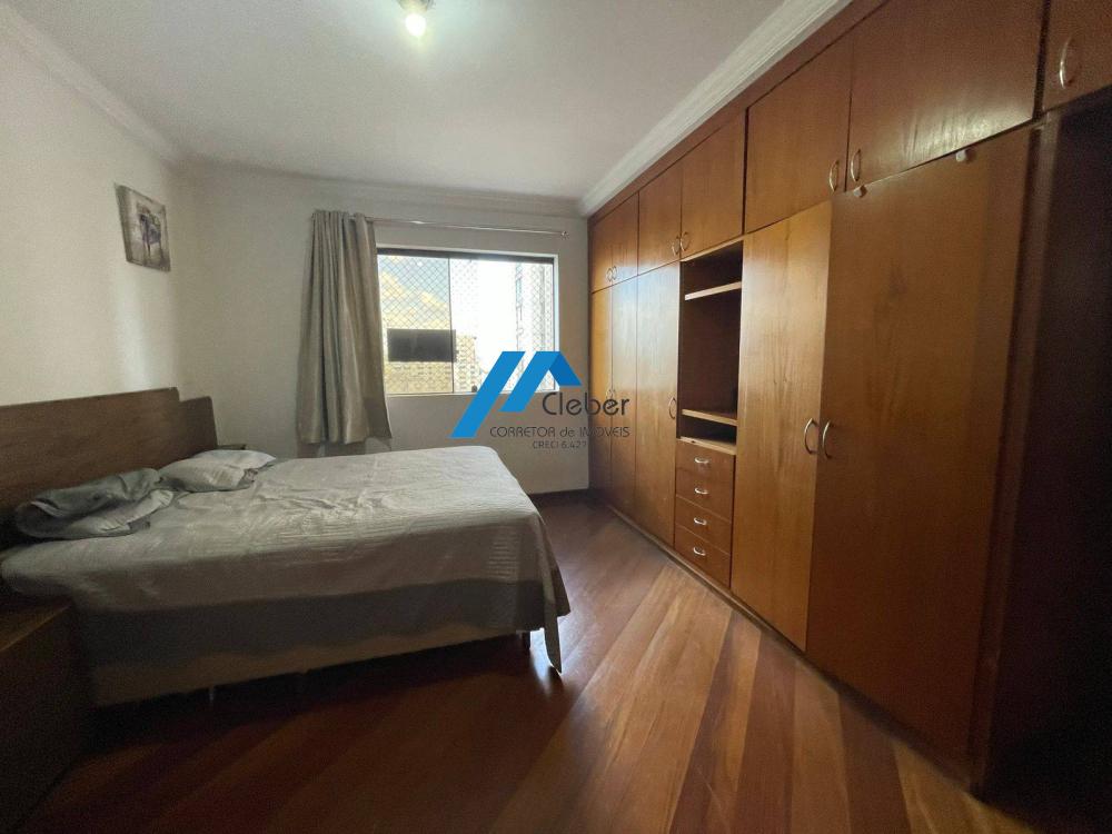 APARTAMENTO NO CENTRO, 4 quartos, 2 suite,Sala estar, Sala de jantar, Cozinha, 3 banhos, 2 vagas independentes, Acabamento em taboa corrida, armários. APARTAMENTO NO CENTRO, 4 quartos, 2 suite,Sala estar, Sala de jantar, Cozinha, 3 banhos, 2 vagas independentes, Acabamento em taboa corrida, armários. - CLÉBER IMÓVEIS