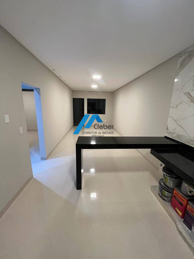 BAIRRO SANTA ROSA, CASA NOVINHA COM LOTE INTEIRO - CLÉBER IMÓVEIS