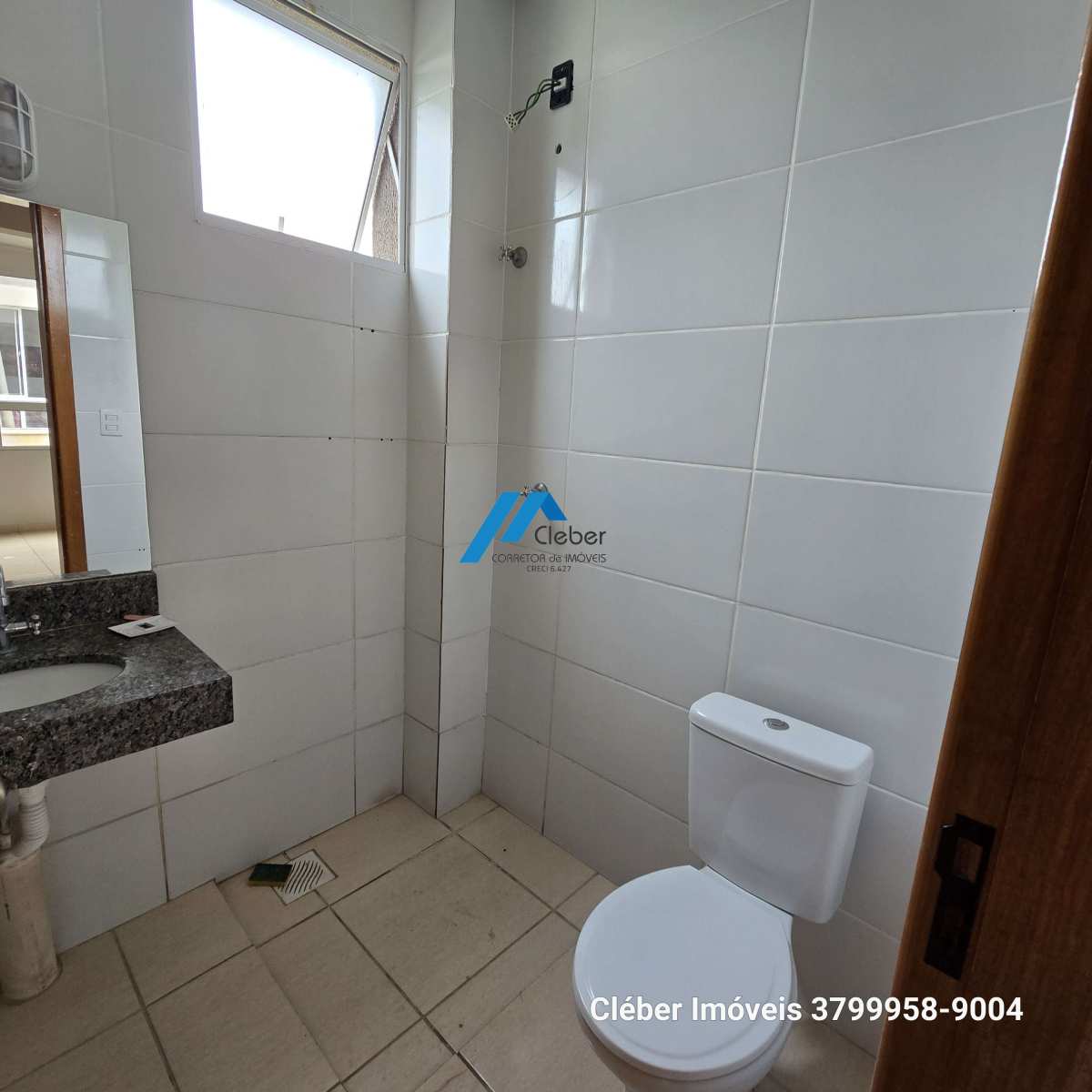 Lindo apto pronto pra morar, armário na cozinha garagem coberta. Informações 37-99958-9004 - CLÉBER IMÓVEIS