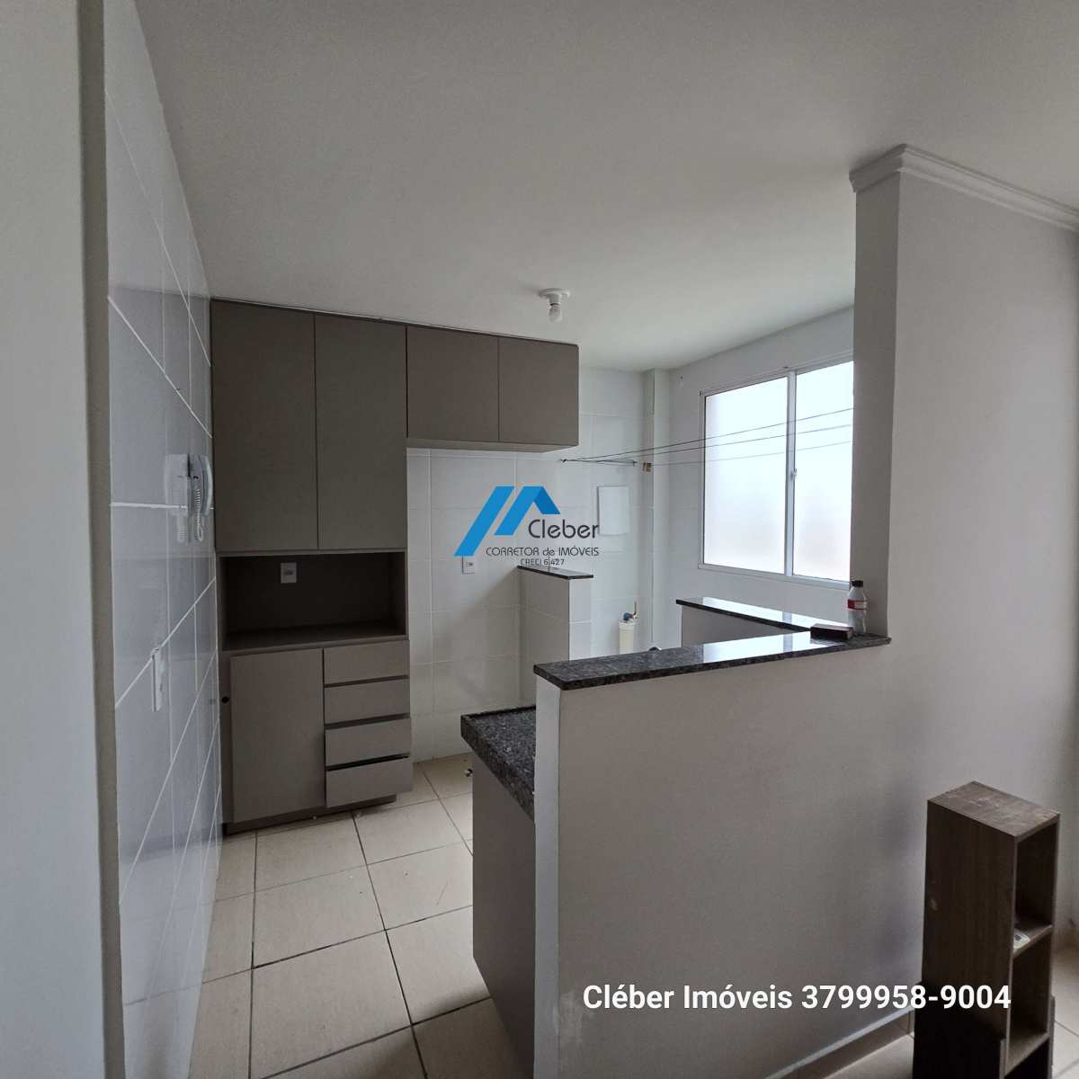 Lindo apto pronto pra morar, armário na cozinha garagem coberta. Informações 37-99958-9004 - CLÉBER IMÓVEIS