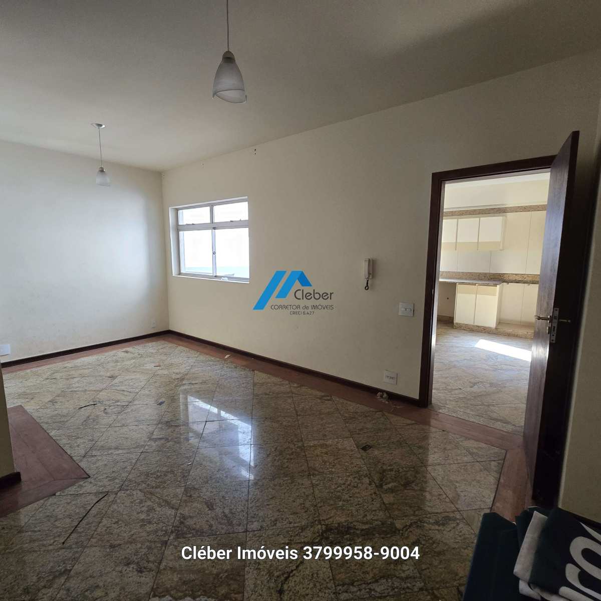Apartamento no Centro, prédio com elevador. - CLÉBER IMÓVEIS
