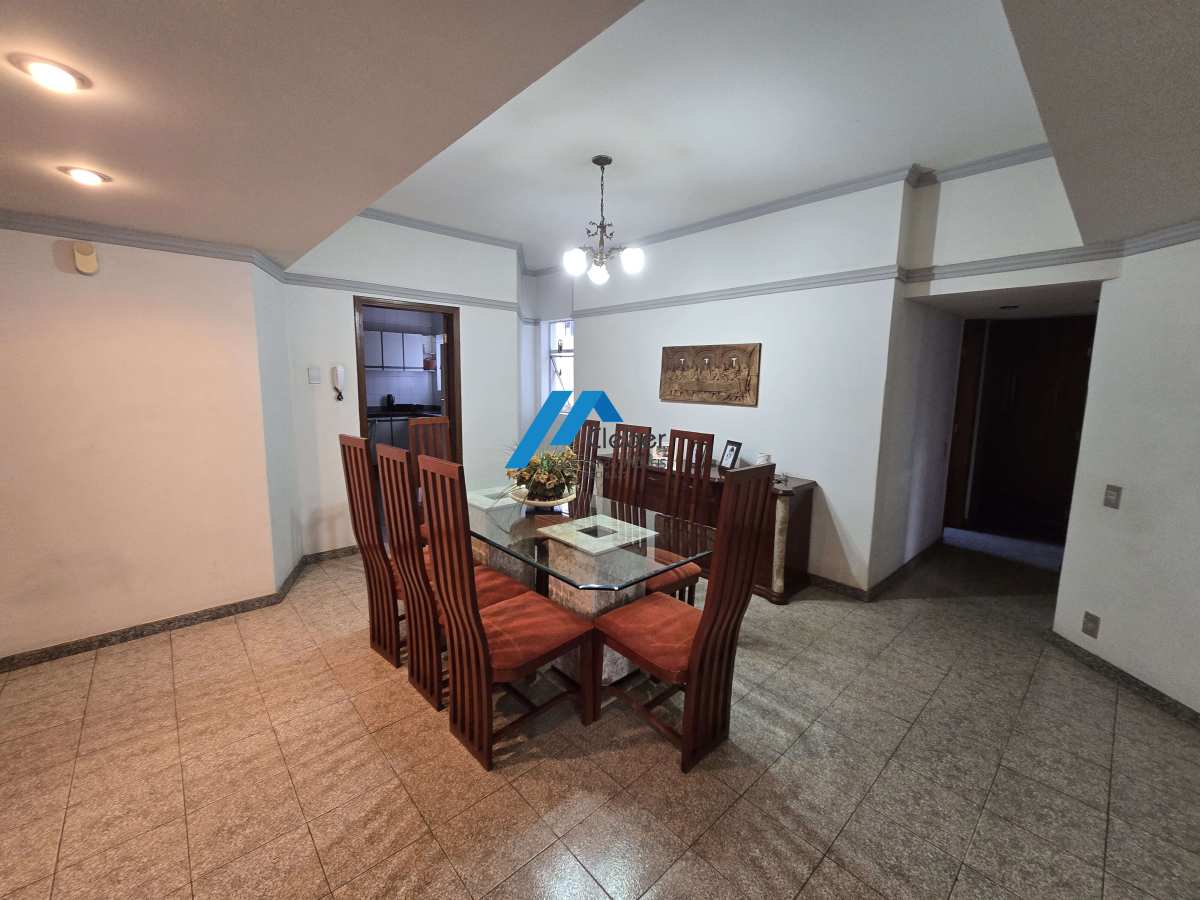 Apartamento à venda no Centro,com 4 quartos, suite, 2 vagas.