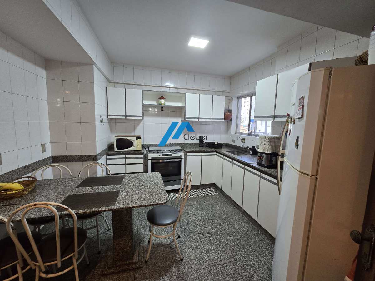 Apartamento à venda no Centro,com 4 quartos, suite, 2 vagas.