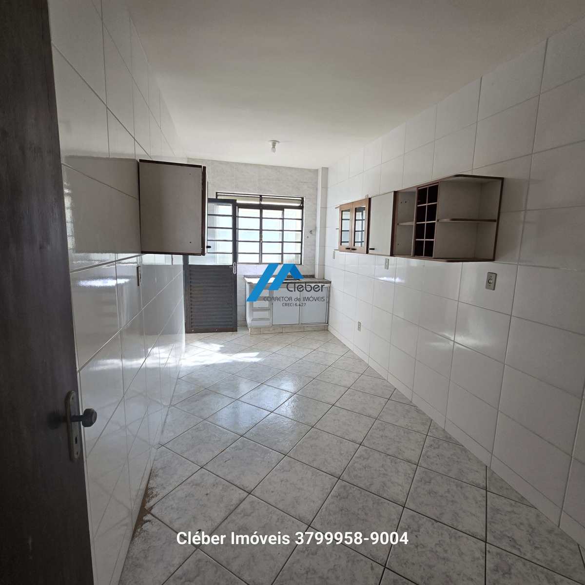 Apartamento venda próximo ao mercado, 3 qtos suite, garagem em prédio  pequeno.  Ligue 3799958-9004 - CLÉBER IMÓVEIS