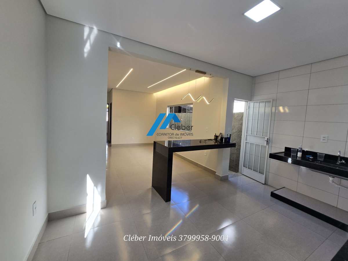 Casa no Centro comercial ou residencial, 3 quartos, suite e 3 vagas. - CLÉBER IMÓVEIS