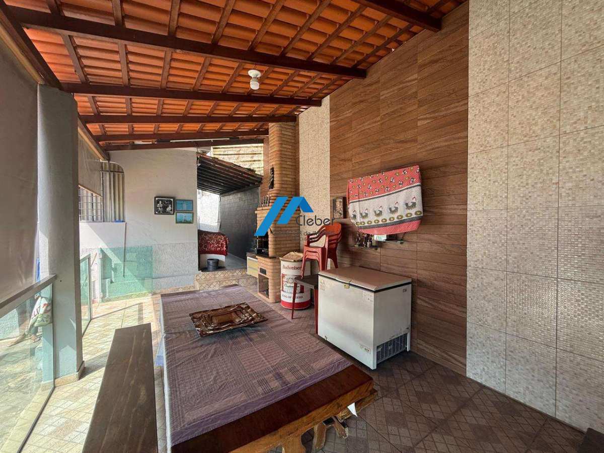 Casa à venda em Divinópolis, Bom Pastor, com 3 quartos, 360m² Casa à venda em Divinópolis, Bom Pastor, com 3 quartos, 360m² - CLÉBER IMÓVEIS