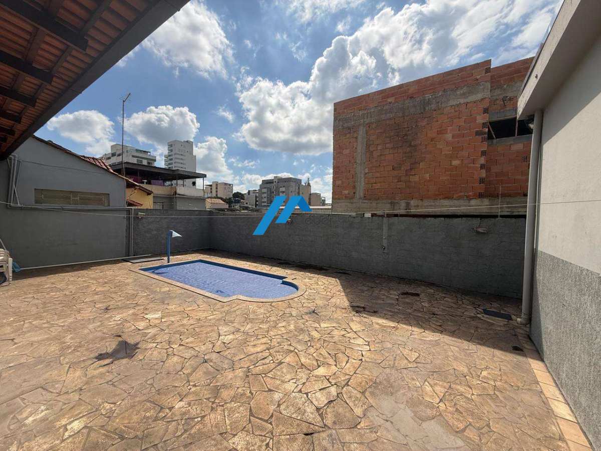 Casa à venda em Divinópolis, Bom Pastor, com 3 quartos, 360m² Casa à venda em Divinópolis, Bom Pastor, com 3 quartos, 360m² - CLÉBER IMÓVEIS