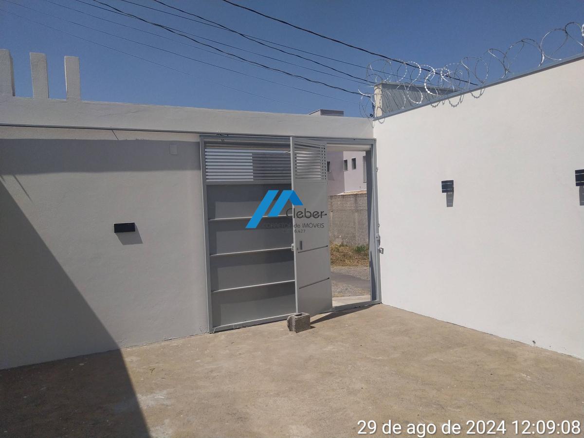 Vendo Casa no Fábio Notini, ótimo acabamento, financiamento CEF. Agende sua visita 37.99958-9004 - CLÉBER IMÓVEIS