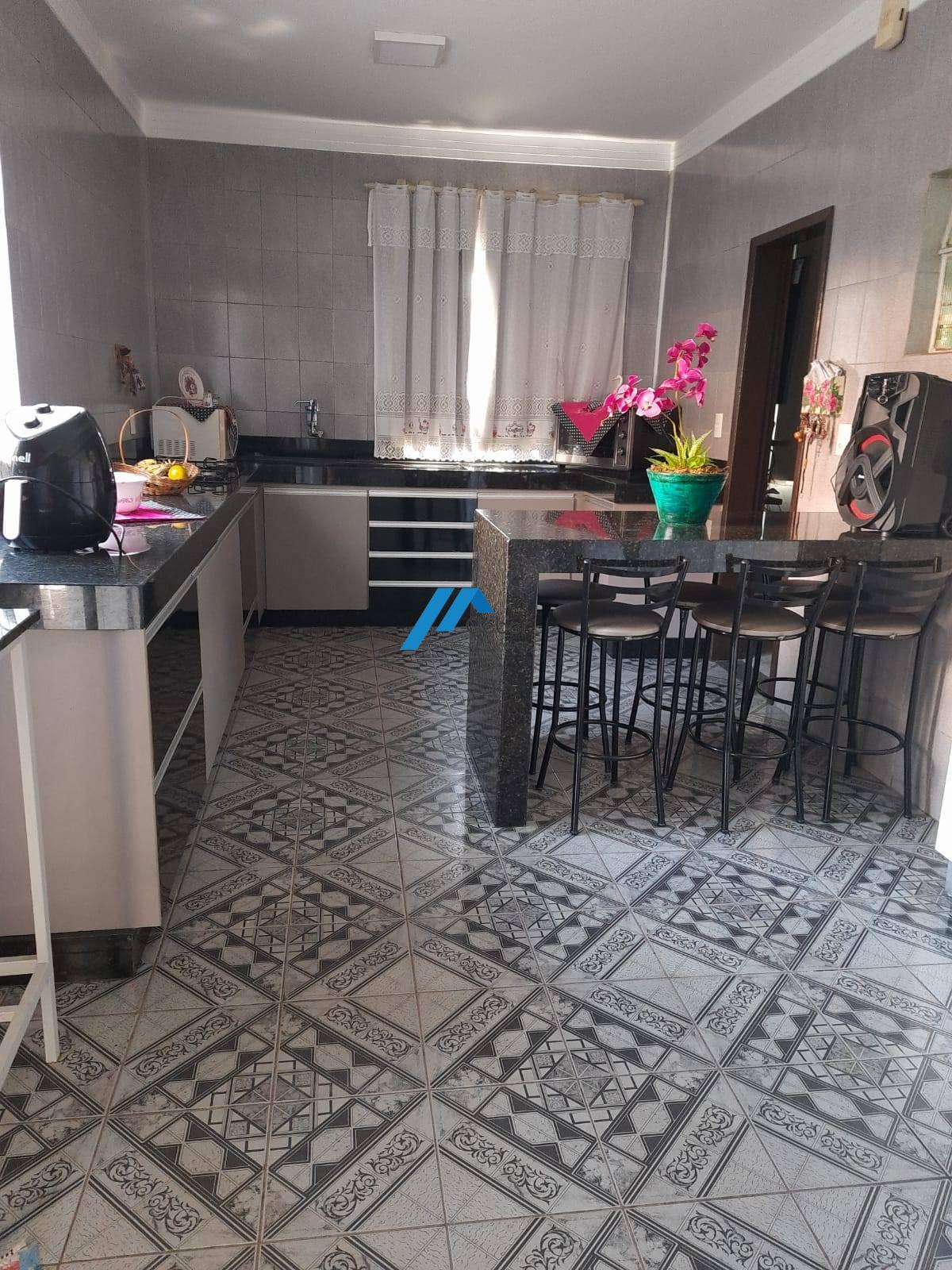 Casa com 3 quartos, à venda, - CLÉBER IMÓVEIS