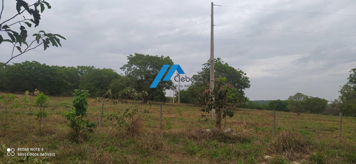 Chácara condomínio fechado com área 1000m², com agua e luz ligada.