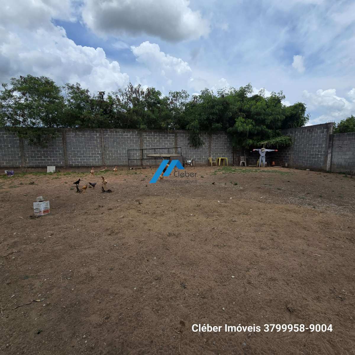 Bairro Gerado Pereira, lote ideal pra galpão, muro estruturado, plano.  Informações ligue 37-99958-9004.