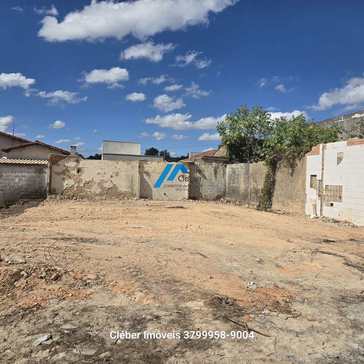 Lote, à venda em Divinópolis, Halim Souki com 337mts², financiamento CEF - CLÉBER IMÓVEIS