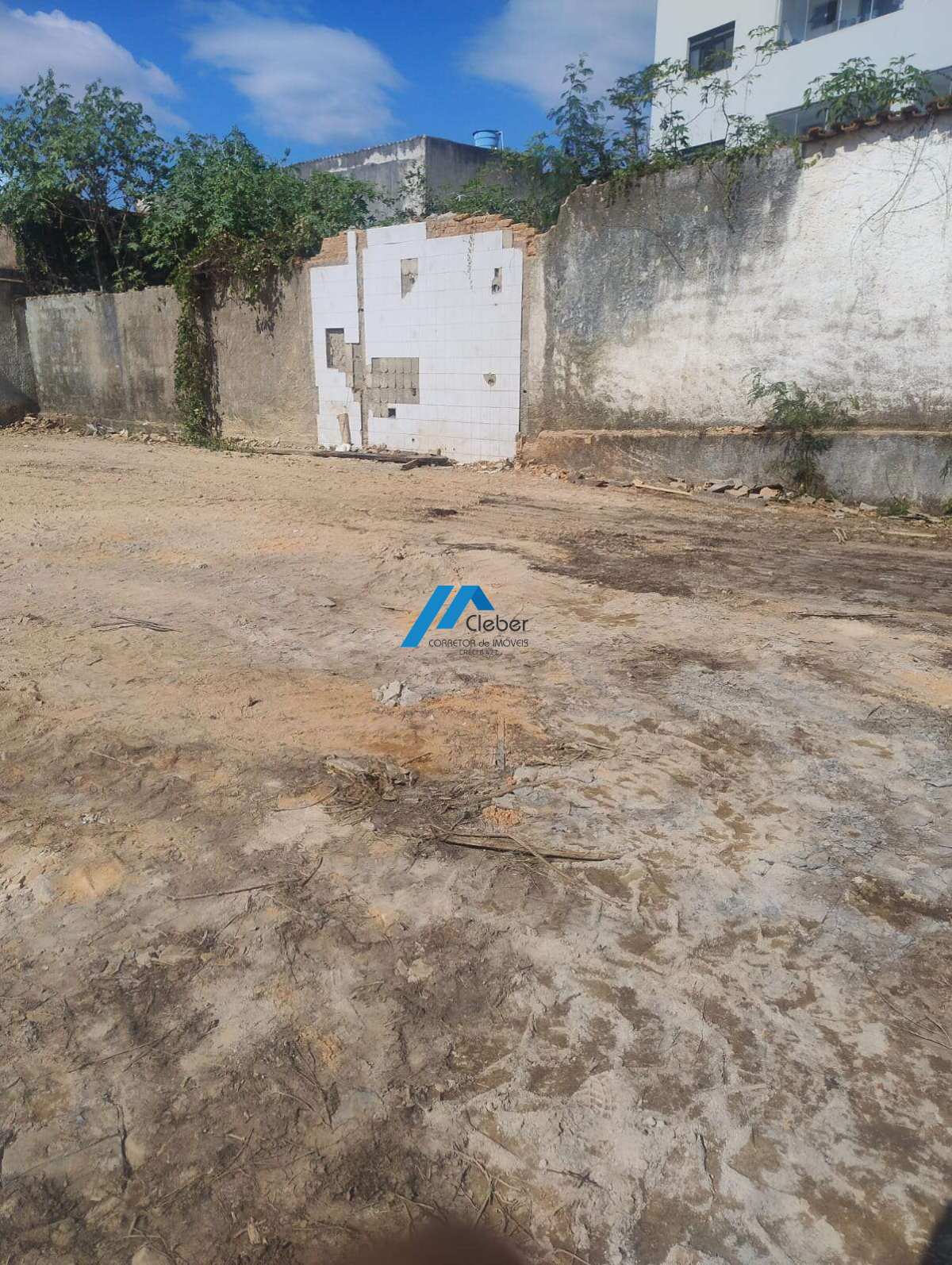 Lote, à venda em Divinópolis, Halim Souki com 337mts², financiamento CEF - CLÉBER IMÓVEIS
