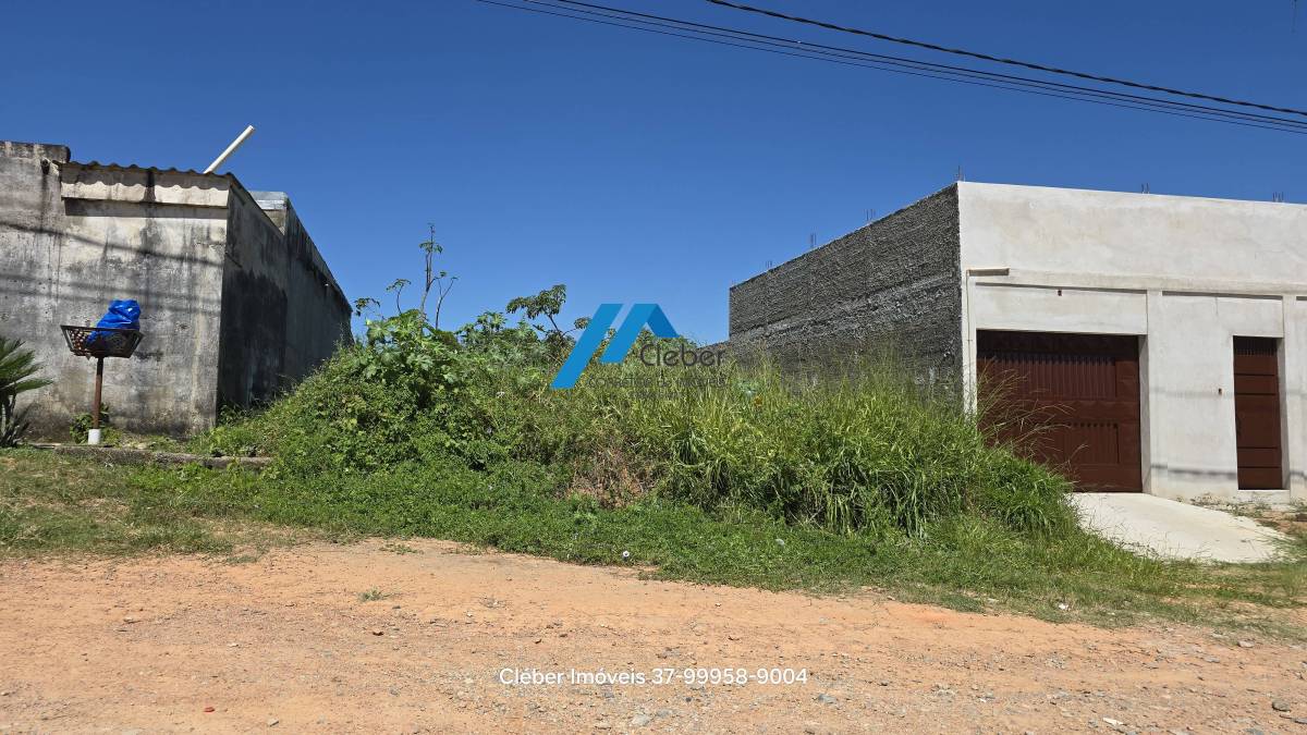Lote Jardim Candides, plano 200mts², em frente pra praça - CLÉBER IMÓVEIS