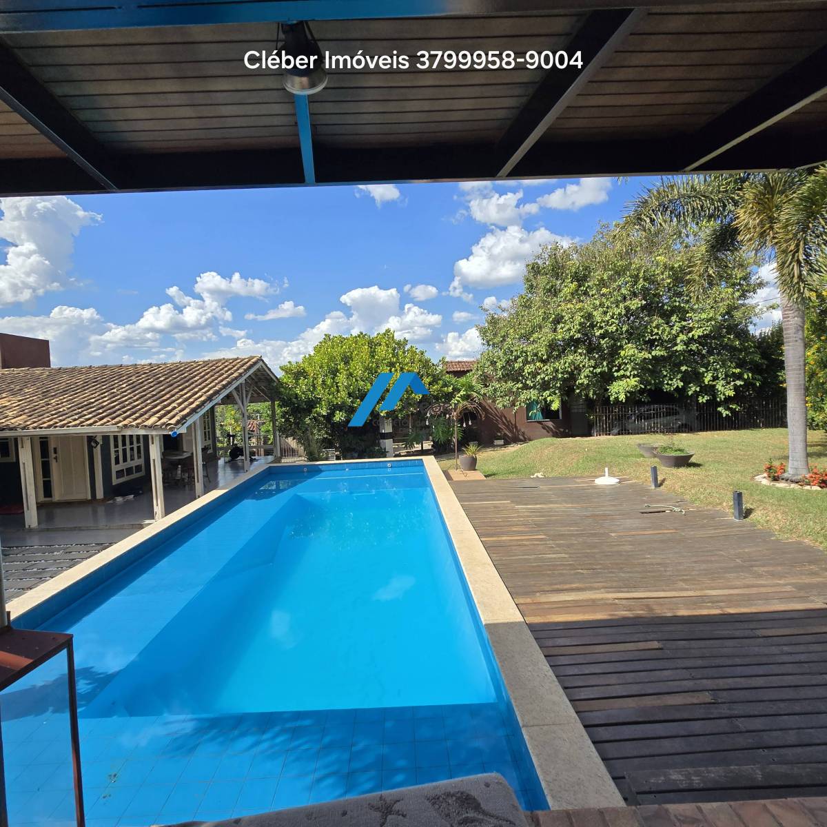 Vendo casa alto padrão, possibilidade  de permuta em parte pagamento. Agende sua visita, peça informações faça sua proposta.37.99958-9004 - CLÉBER IMÓVEIS