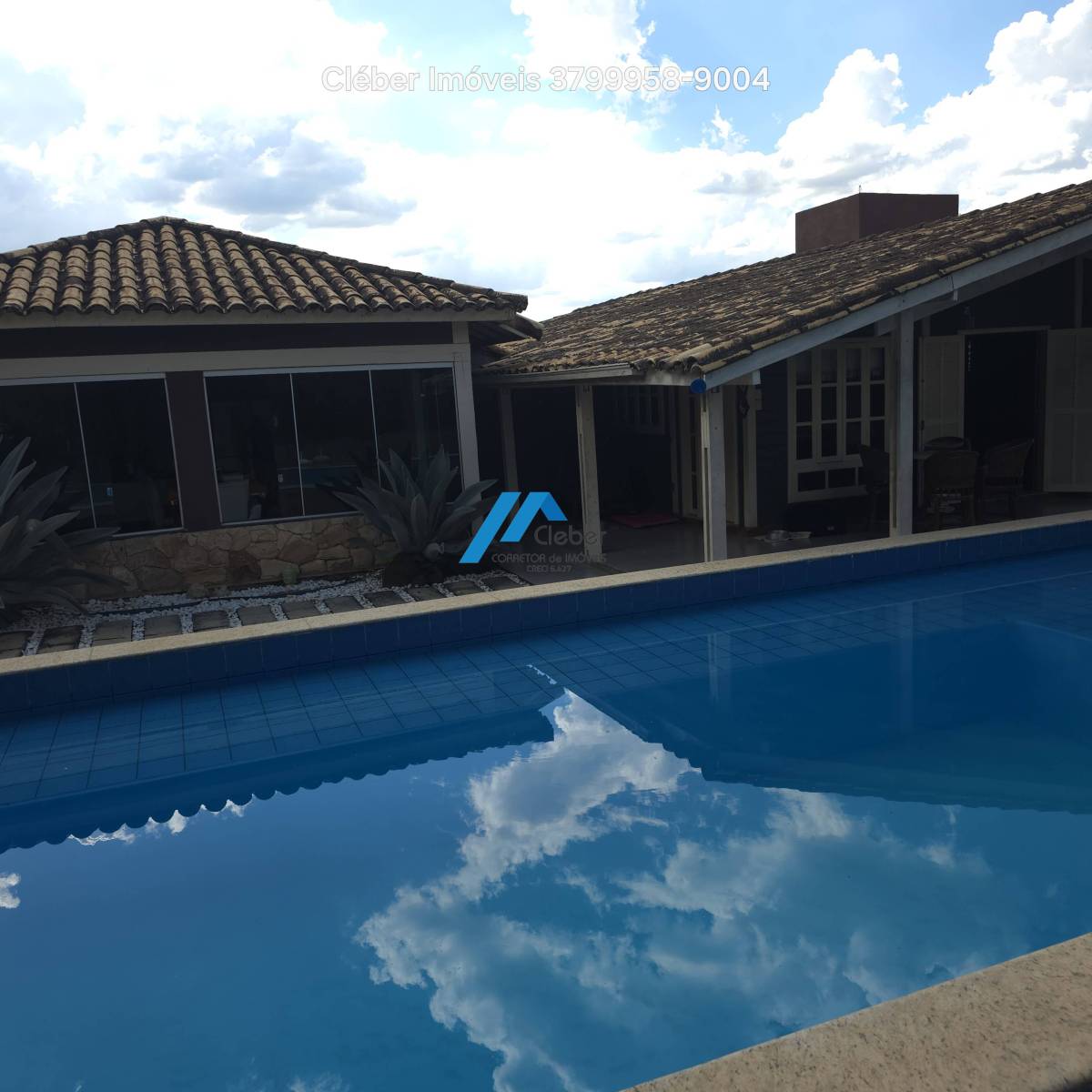 Vendo casa alto padrão, possibilidade  de permuta em parte pagamento. Agende sua visita, peça informações faça sua proposta.37.99958-9004 - CLÉBER IMÓVEIS