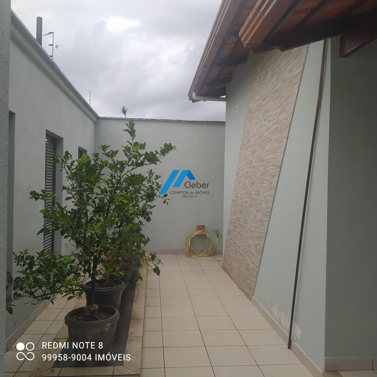 CLÉBER IMÓVEIS VENDE ÓTIMA CASA NO HALIM SOUKI MAIS INFORMAÇÕES (37) 99958-9004 - CLÉBER IMÓVEIS